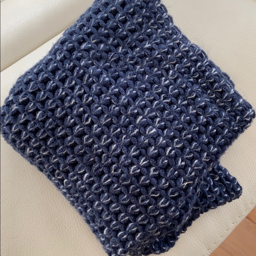 NWOT infinity scarf navy blue